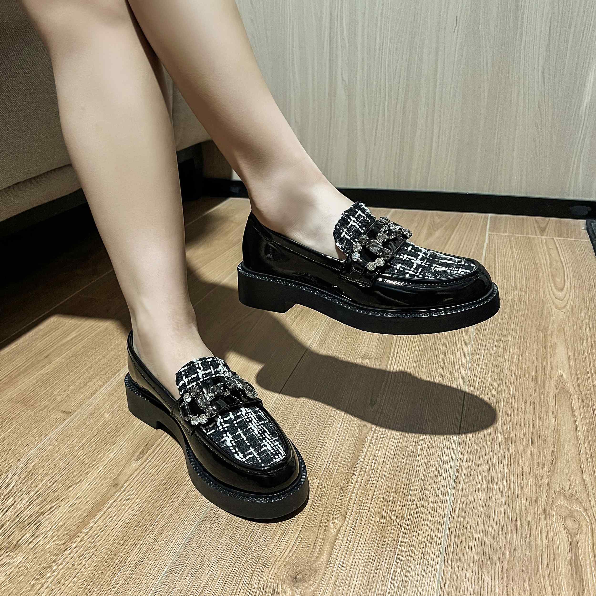 KËPUCA PER FEMRA 8-289-1BC              