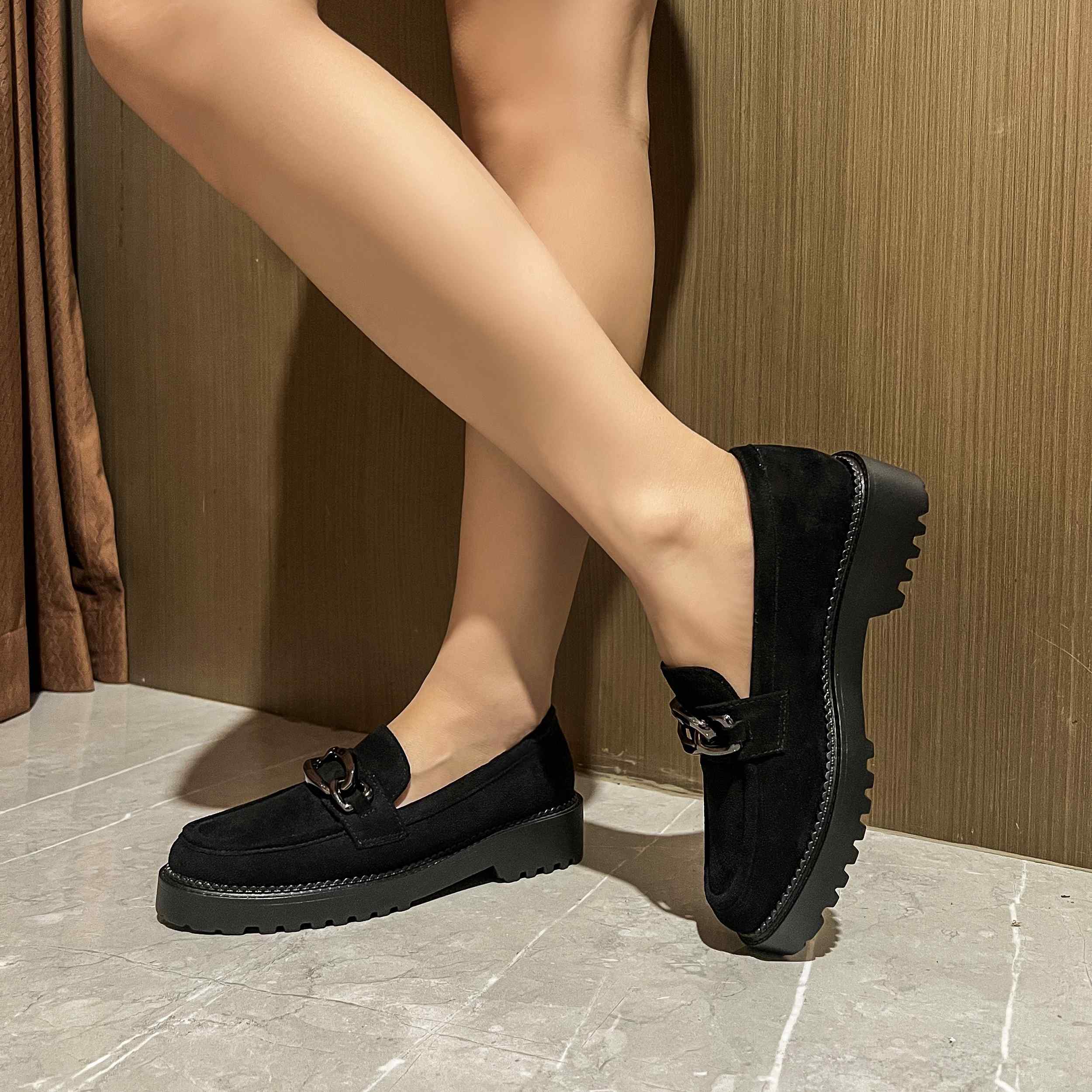 KËPUCA PER FEMRA 8-505-1BC              