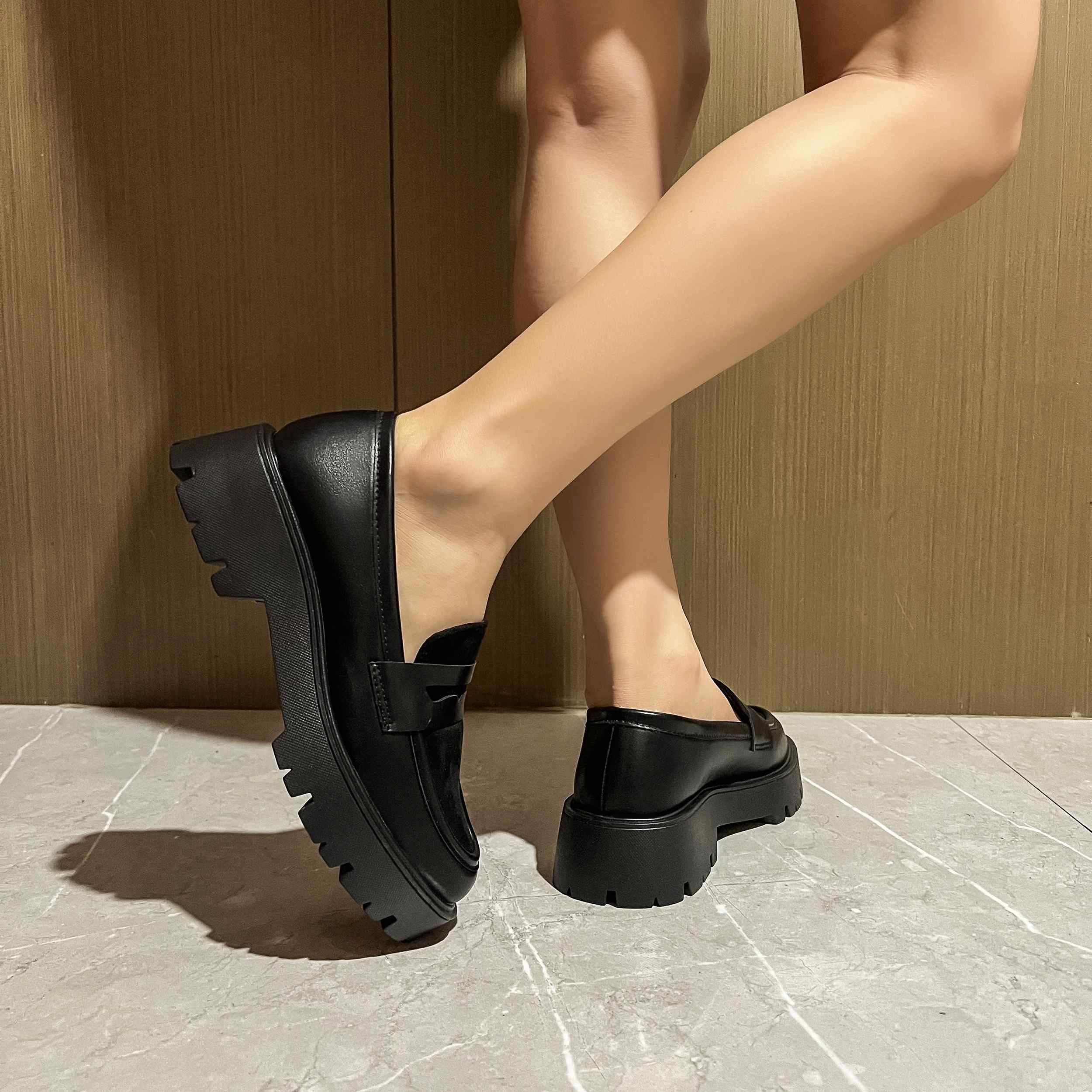 KËPUCA PER FEMRA 8-326-6BC              