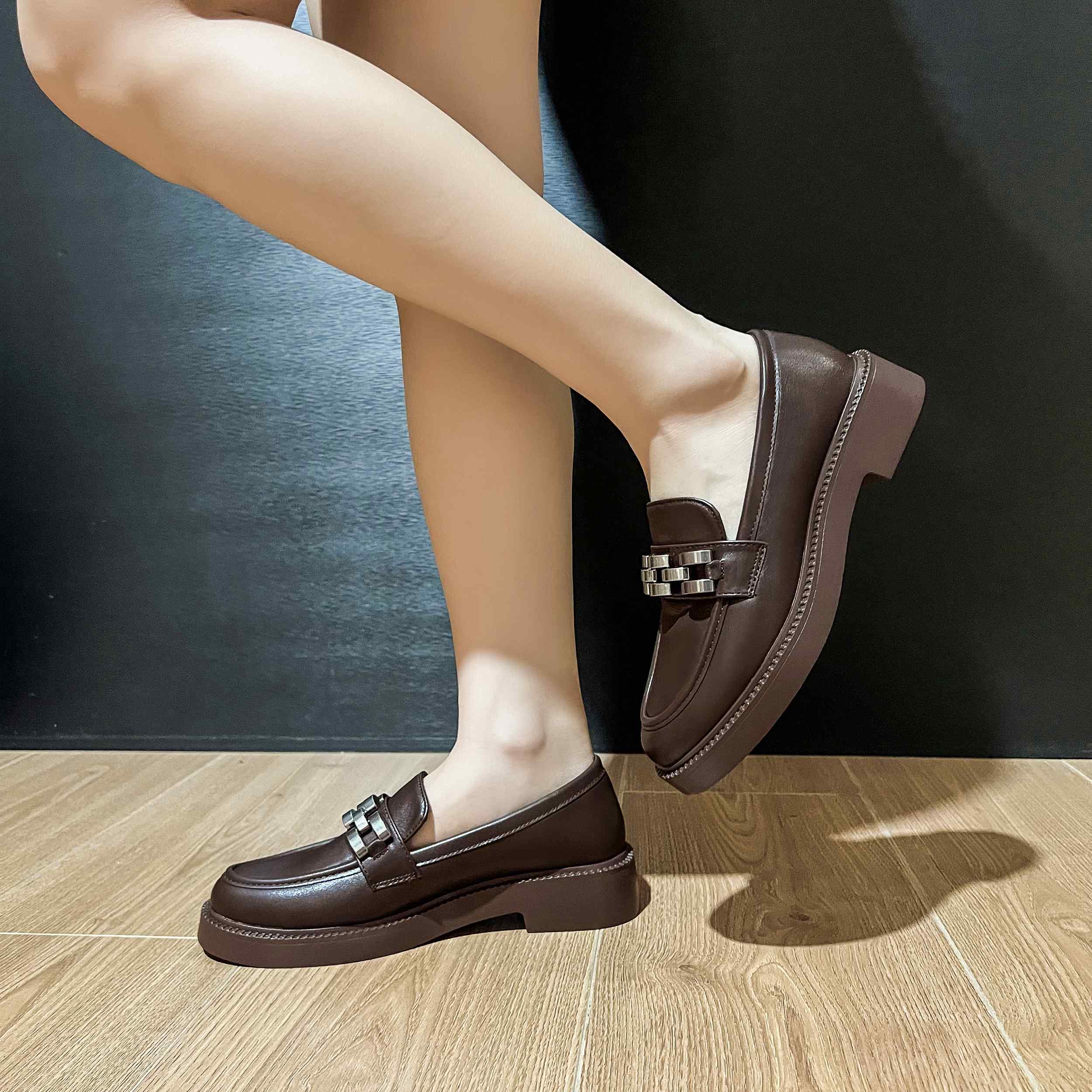 KËPUCA PER FEMRA 8-1230-5BW             