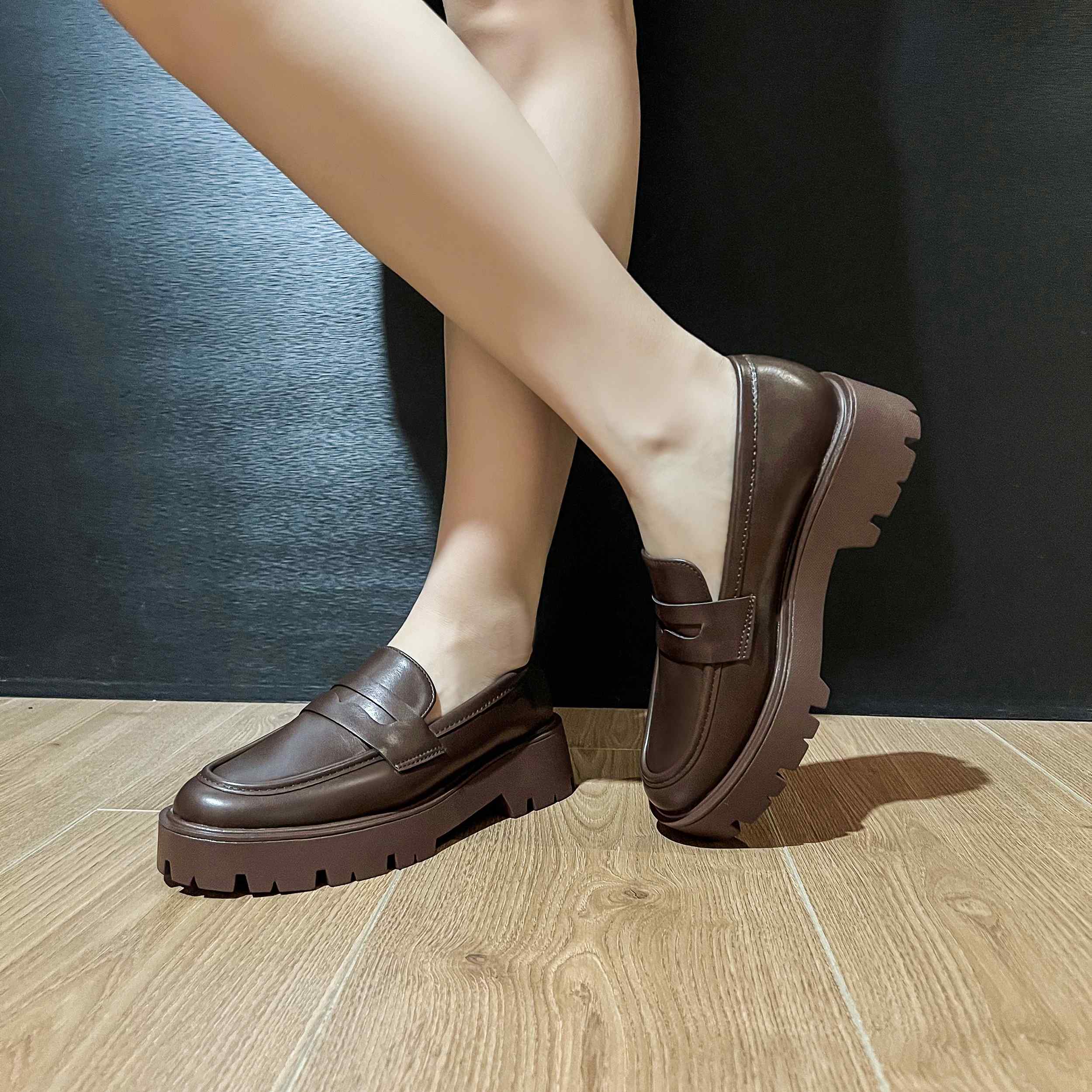 KËPUCA PER FEMRA 8-1217-1BW             