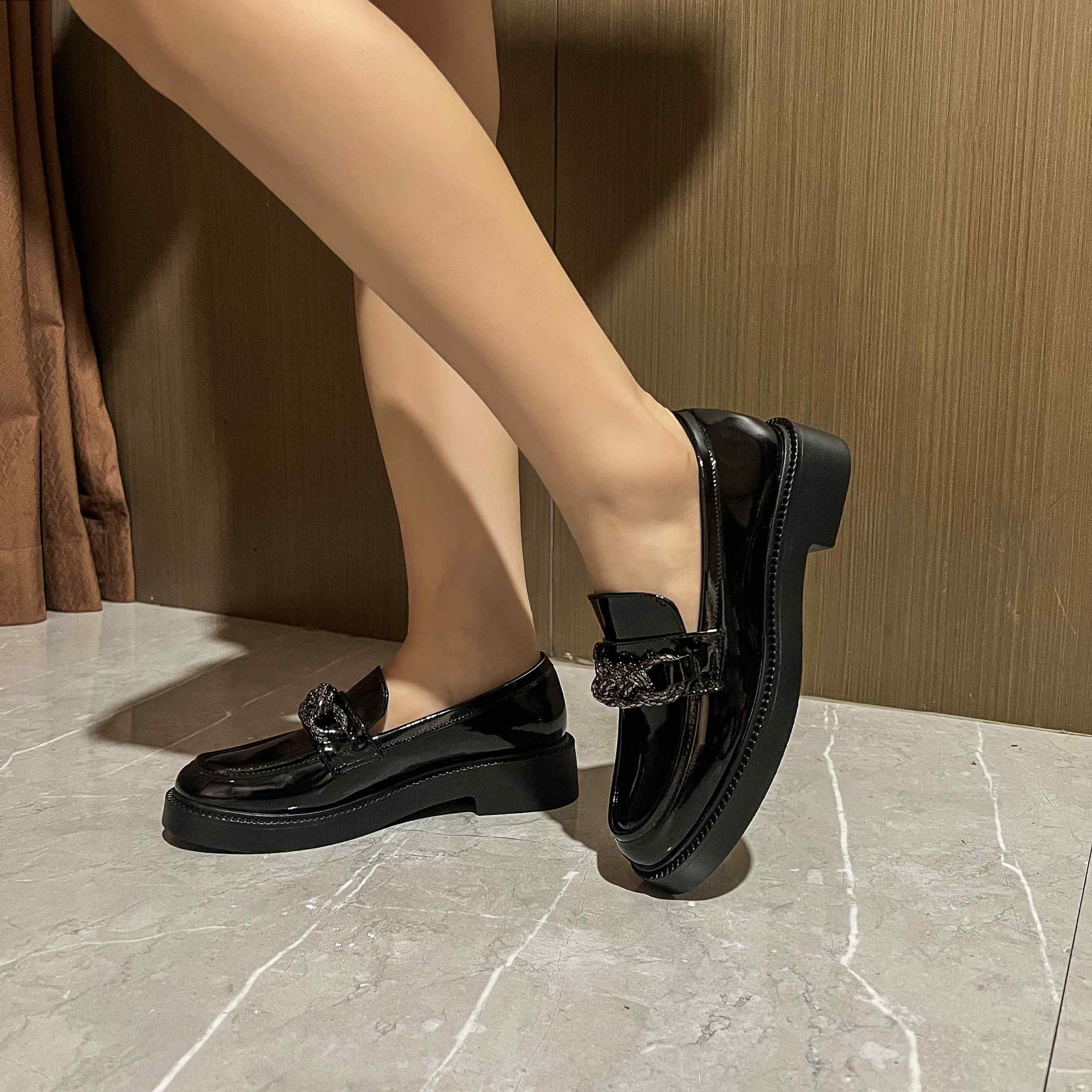 KËPUCA PER FEMRA 8-401-6PAT             