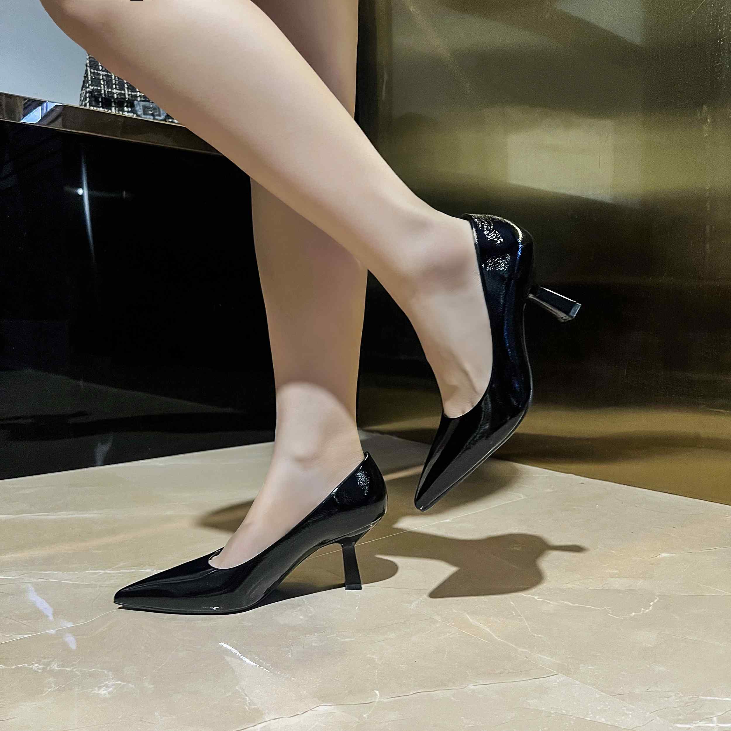 KËPUCA ME TAKE PER FEMRA 6-326-1PAT     