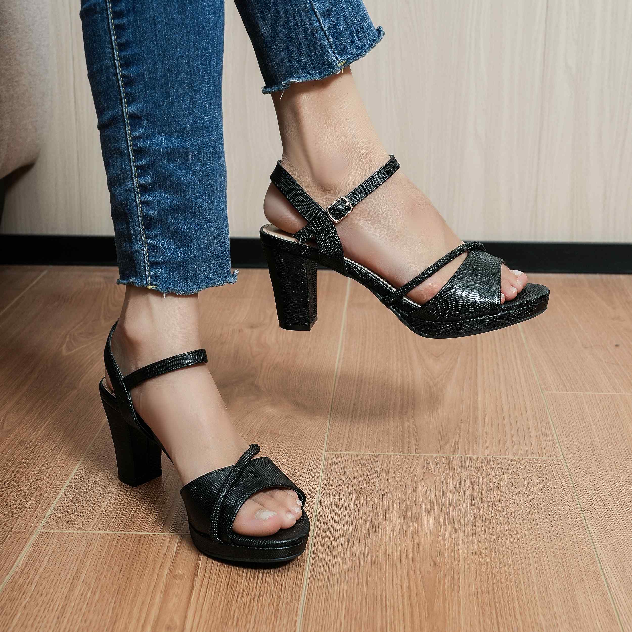 SANDALE PER FEMRA DY2488-1 BLACK        