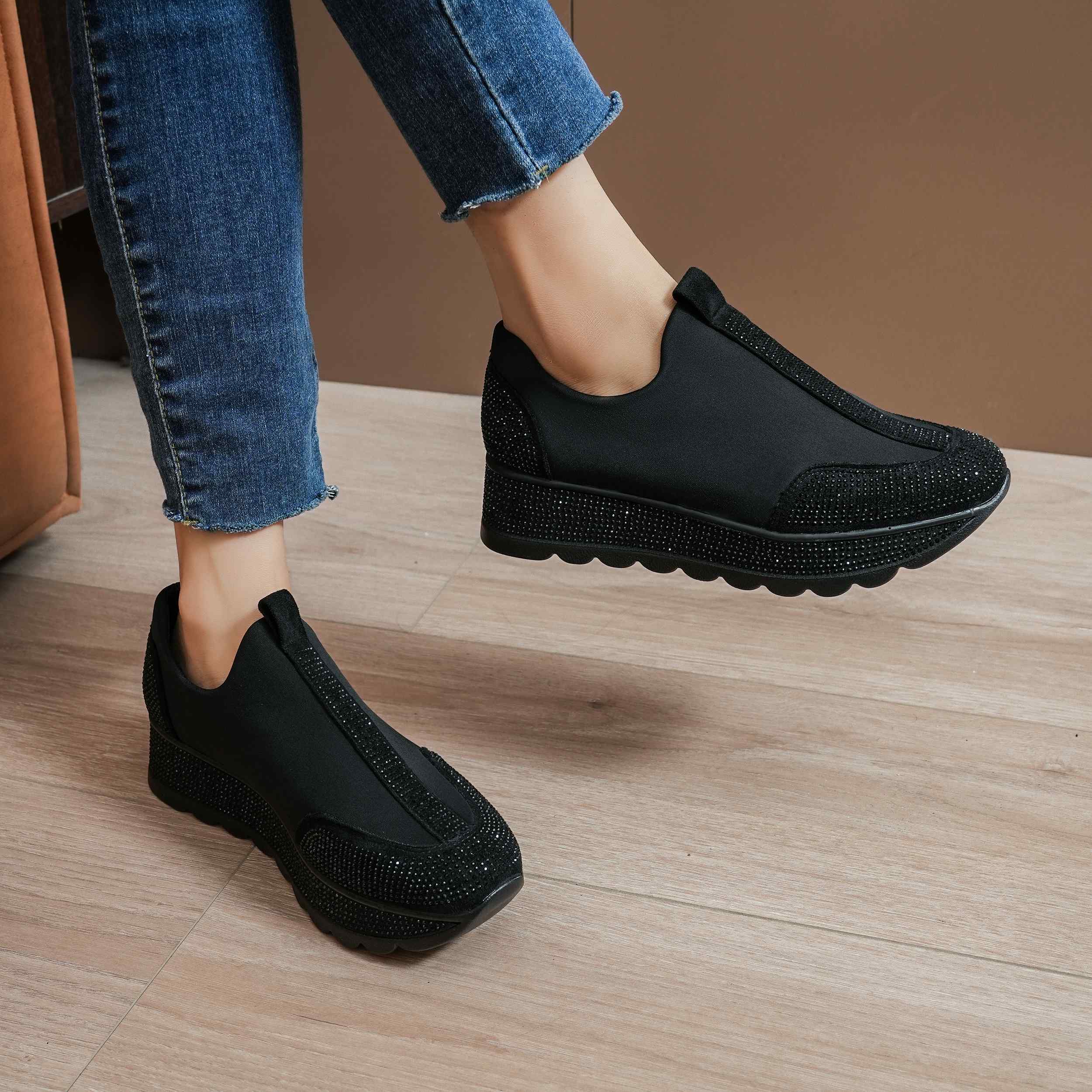 KËPUCA PER FEMRA JM28 BLACK             