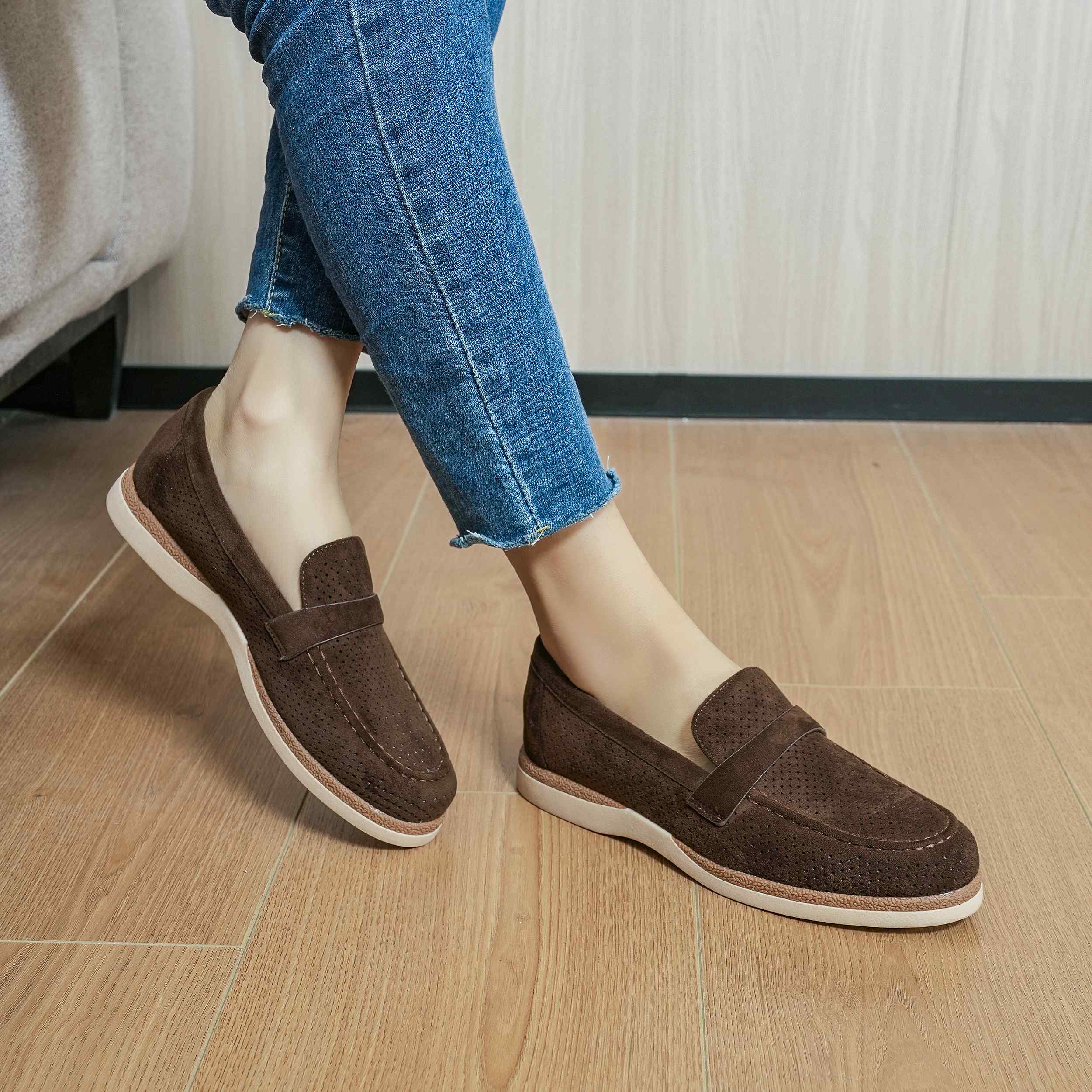 KËPUCA PER FEMRA 25272-37 COFFEE        