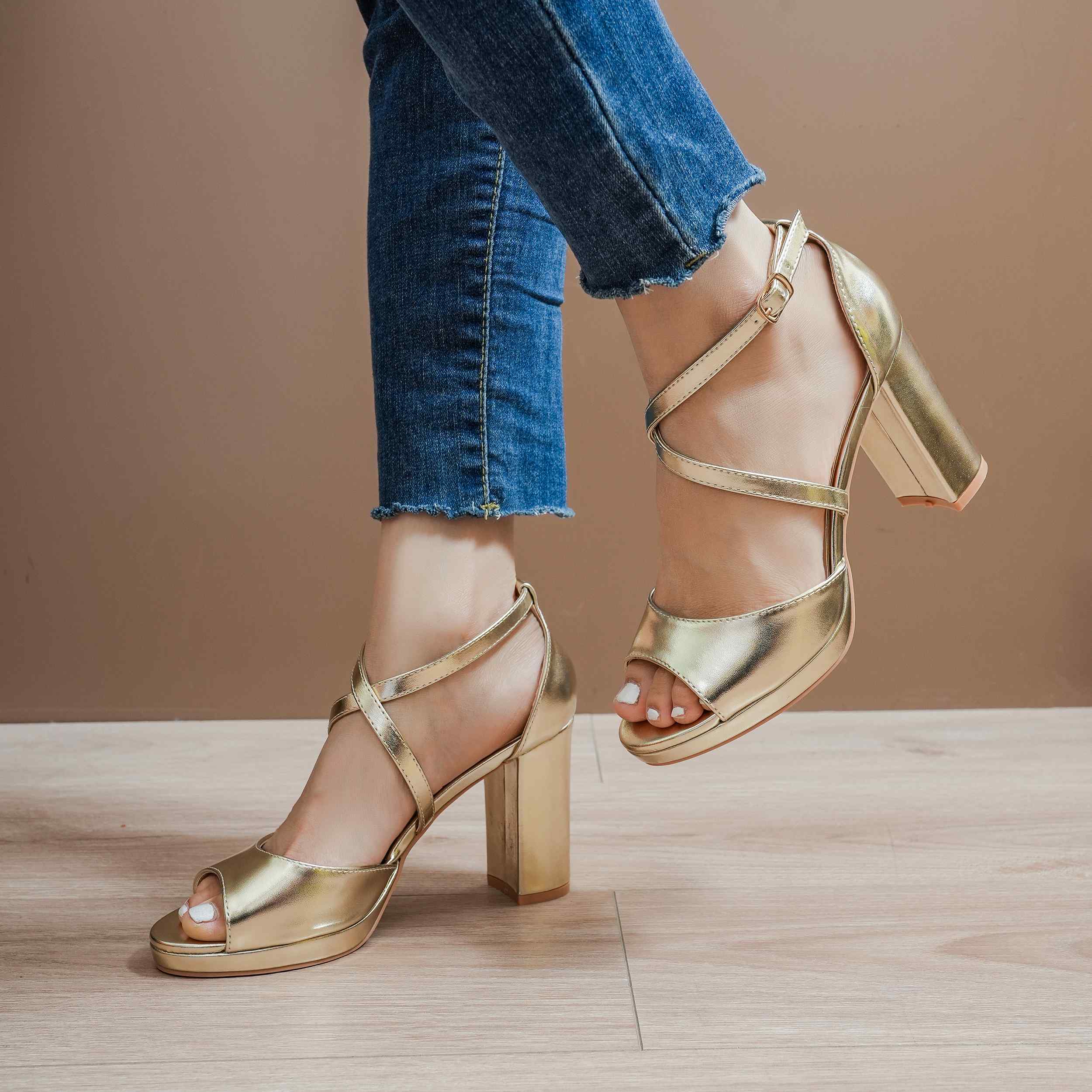 SANDALE PER FEMRA CV8668-1 GOLD         