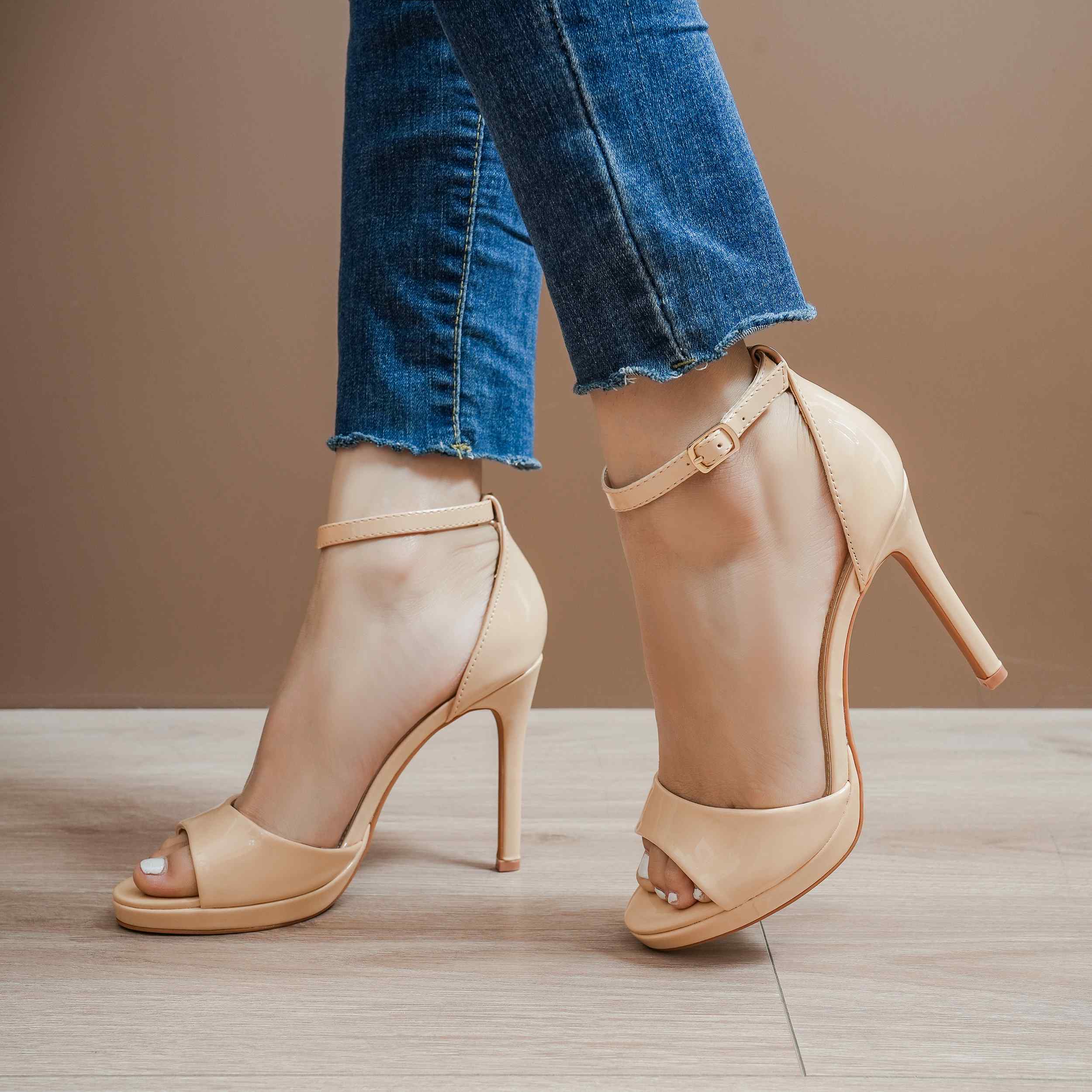 SANDALE PER FEMRA CV86501-3 NUDE        