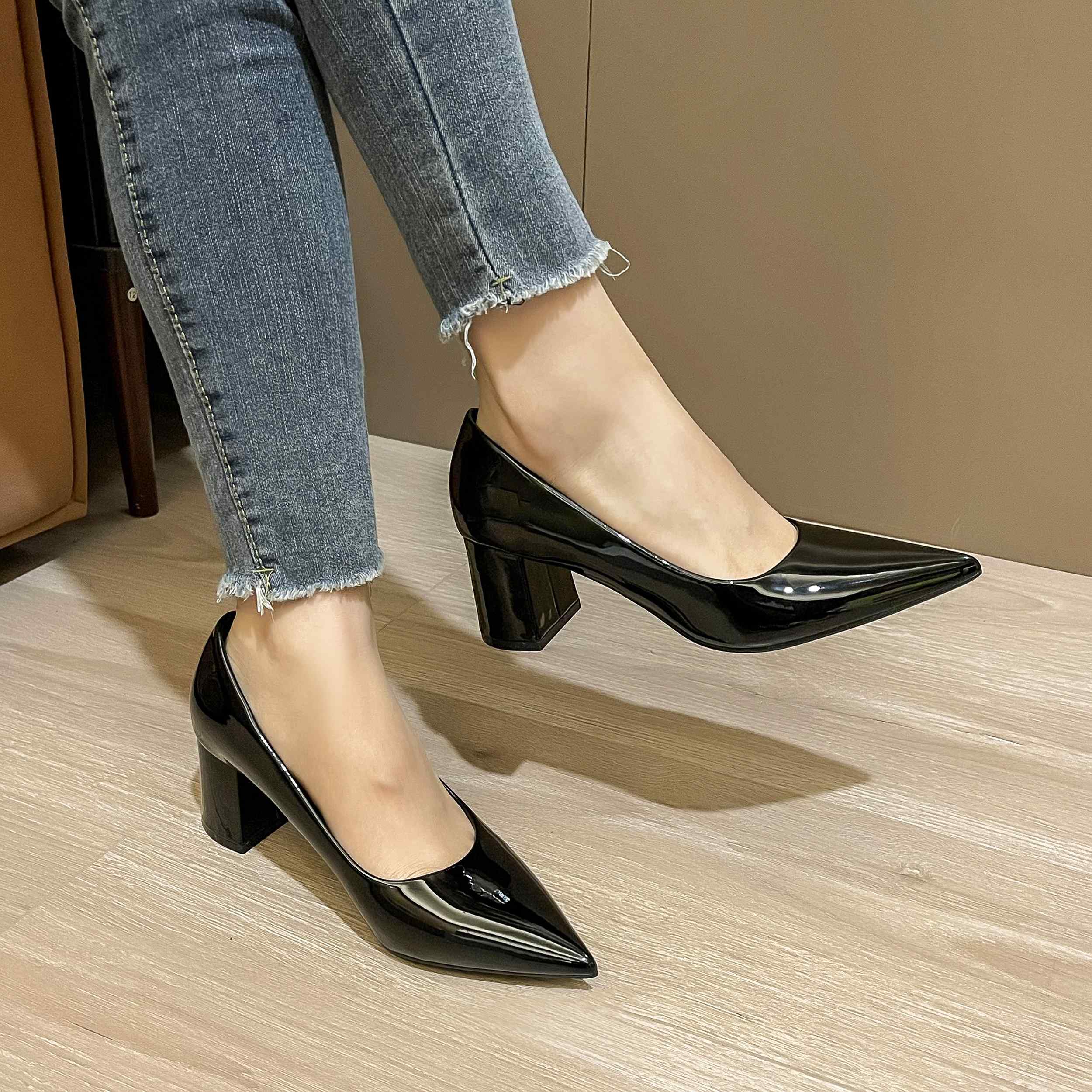 KËPUCA ME TAKE PER FEMRA KJ1836         